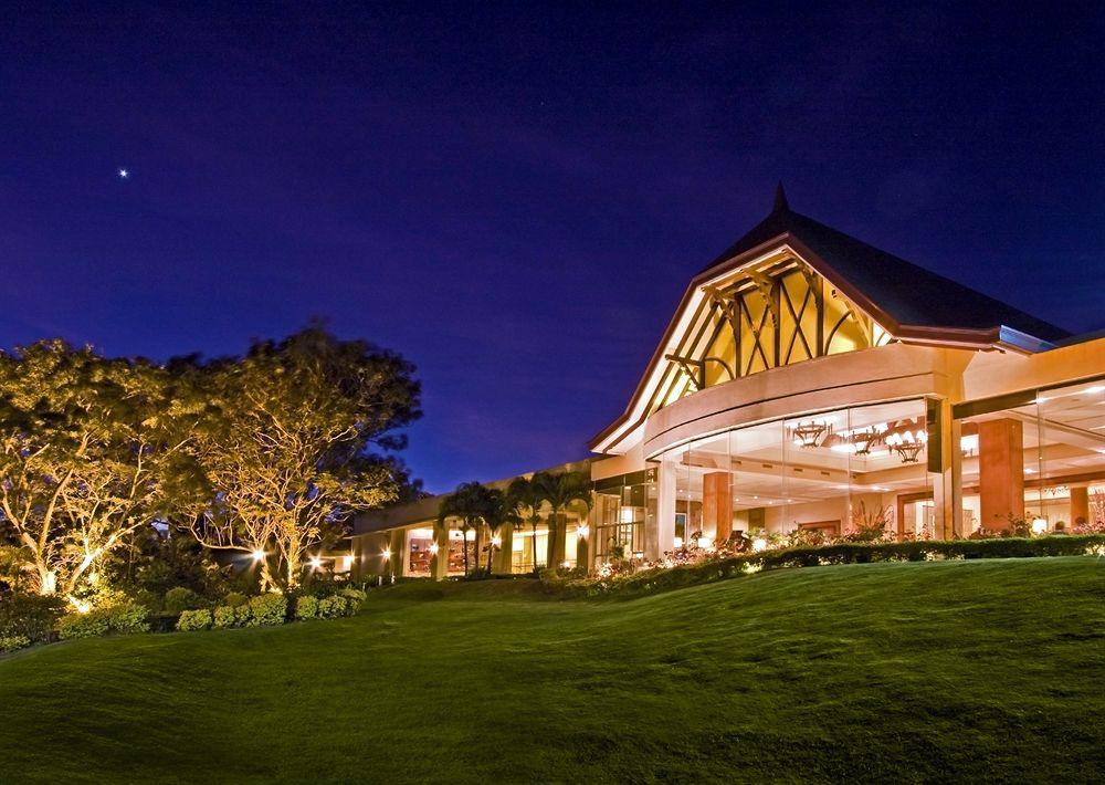 โรงแรมทาลวิสต้า Tagaytay City ภายนอก รูปภาพ The Royal Thai Golf and Country Club