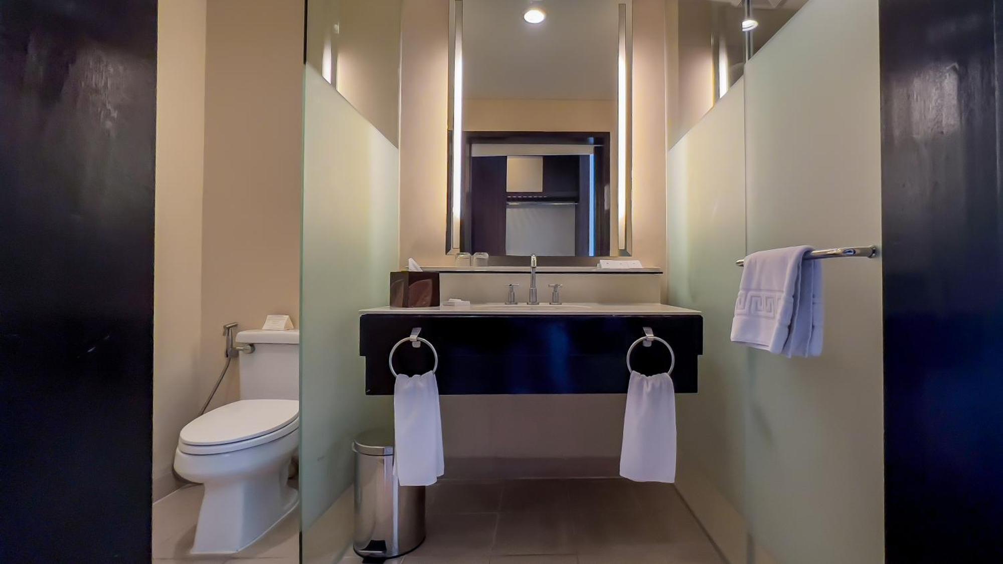 โรงแรมทาลวิสต้า Tagaytay City ภายนอก รูปภาพ Bathroom in a hotel