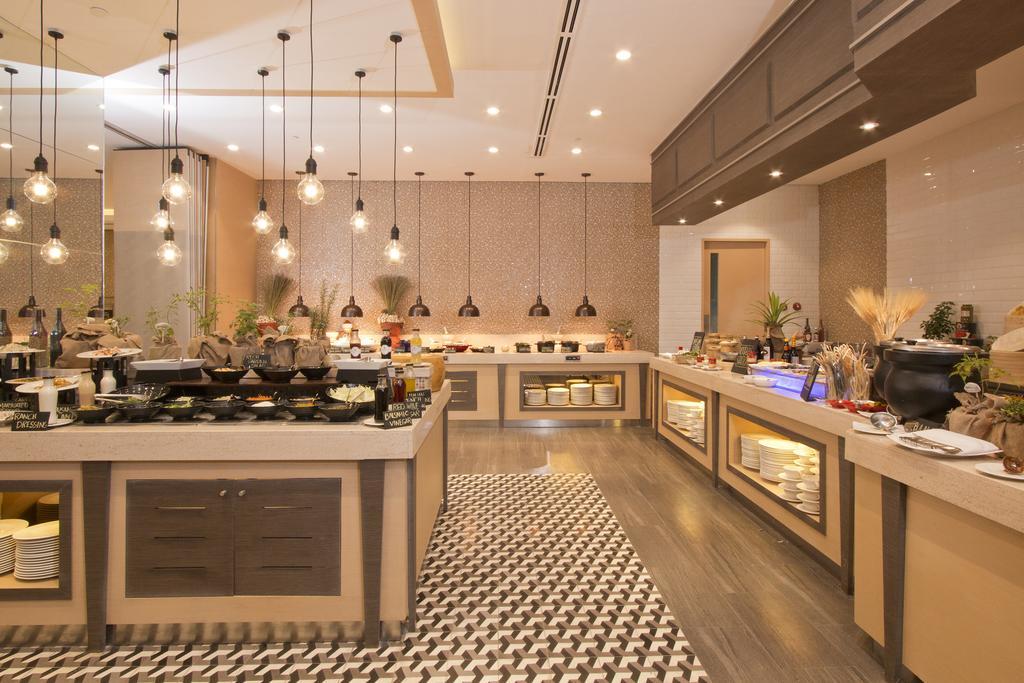 โรงแรมทาลวิสต้า Tagaytay City ภายนอก รูปภาพ The buffet at the hotel