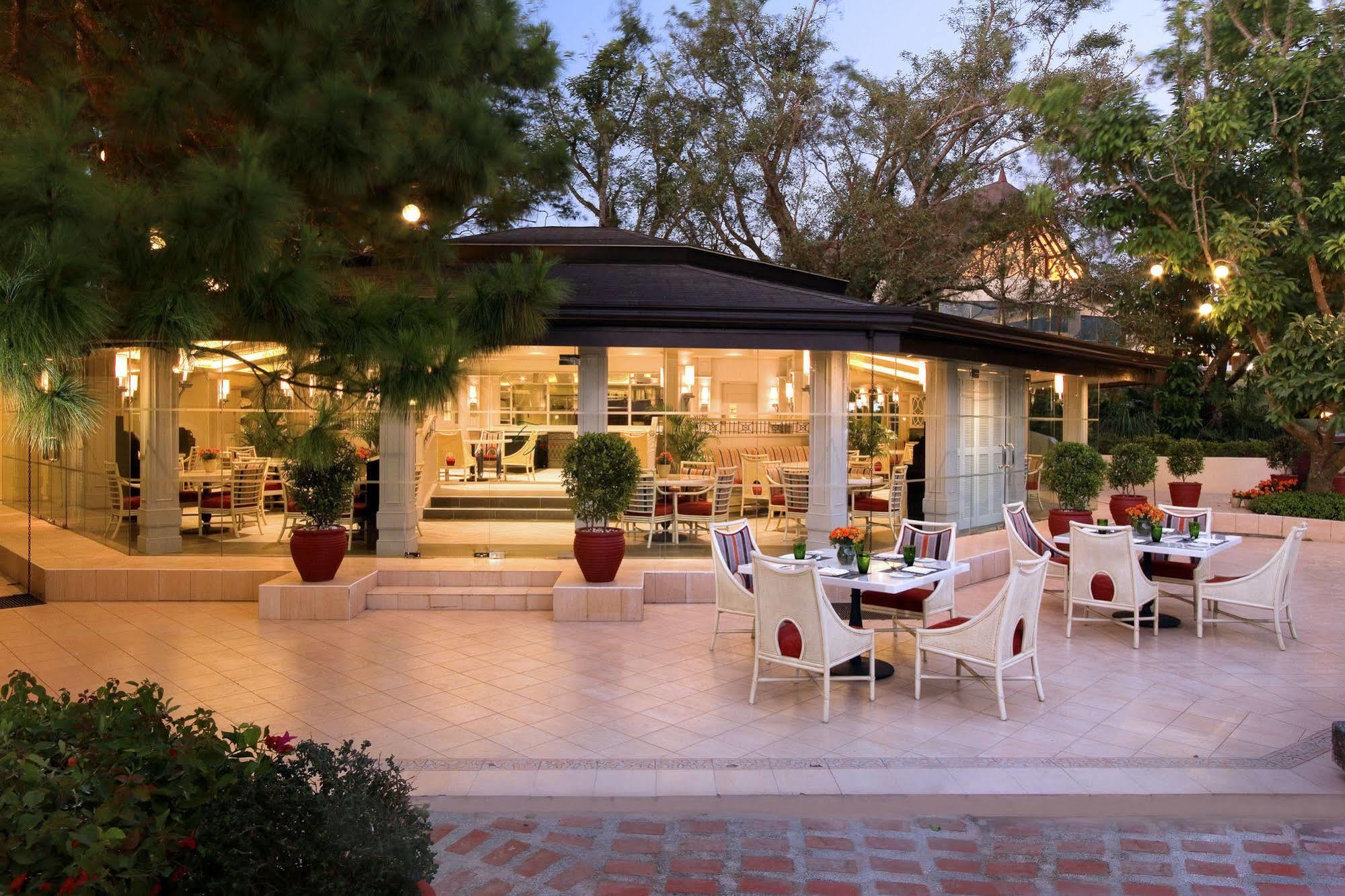 โรงแรมทาลวิสต้า Tagaytay City ภายนอก รูปภาพ The outdoor dining area at the hotel