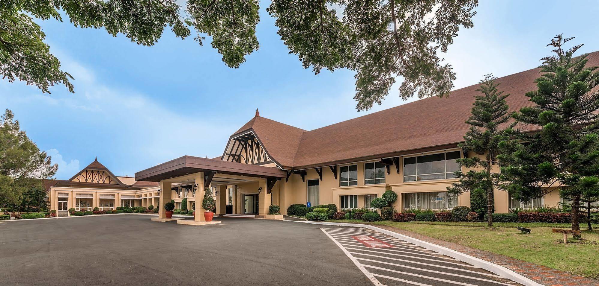 โรงแรมทาลวิสต้า Tagaytay City ภายนอก รูปภาพ The hotel's main entrance