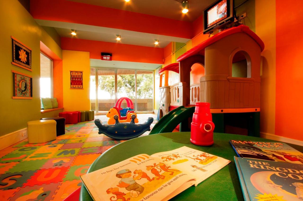โรงแรมทาลวิสต้า Tagaytay City ภายนอก รูปภาพ A children's area at a hotel